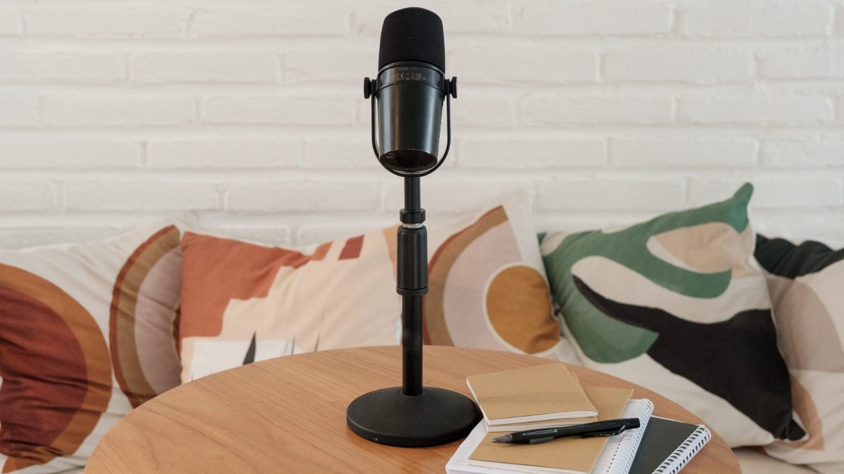 How to Pitch To Podcasts