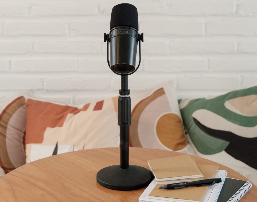 How to Pitch To Podcasts