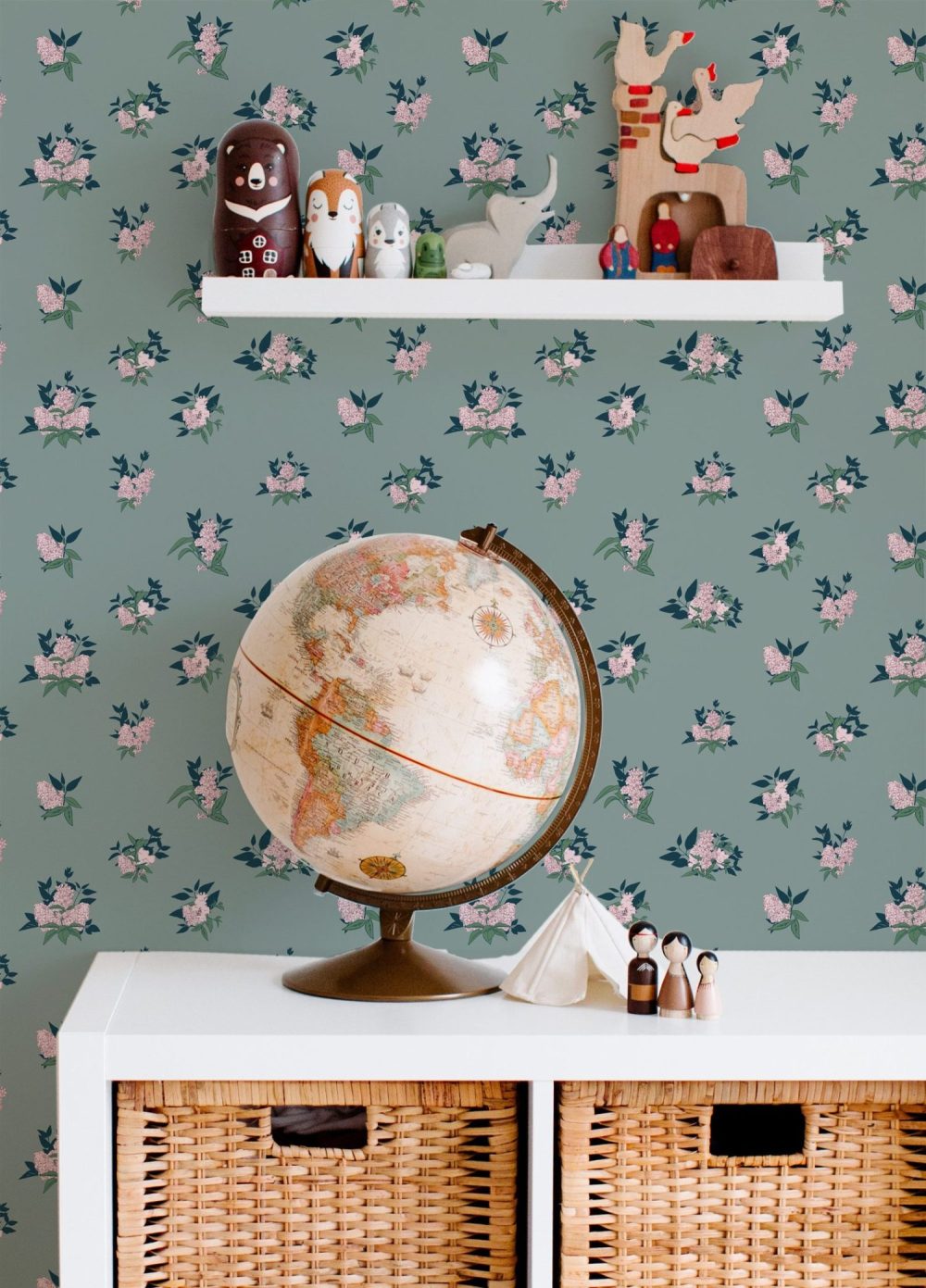 Lilac Dreams illustrated wallpaper