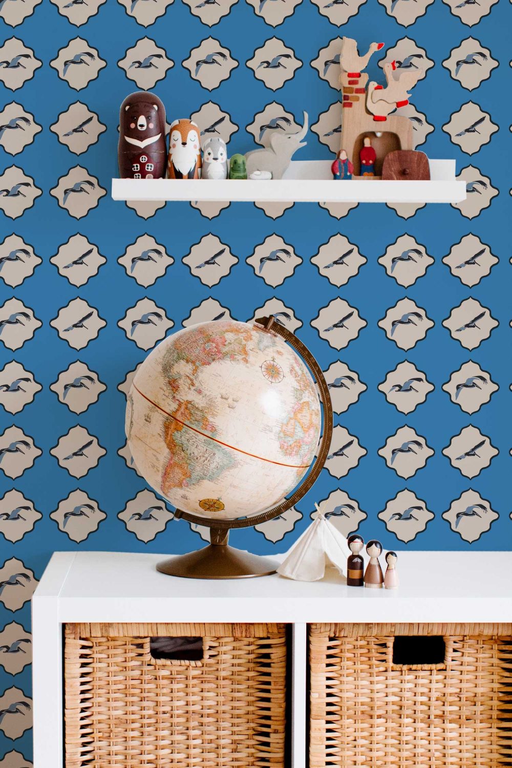 Brown Pelican wallpaper in vibrant Blue